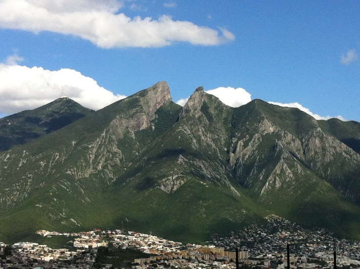 https://mdw-travel-data-us-east-1.s3.amazonaws.com/img/country/Mexico/Cerro-dela-Silla/img_03.jpg