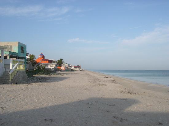 https://mdw-travel-data-us-east-1.s3.amazonaws.com/img/country/Mexico/Chelem-Beach/img_00.jpg