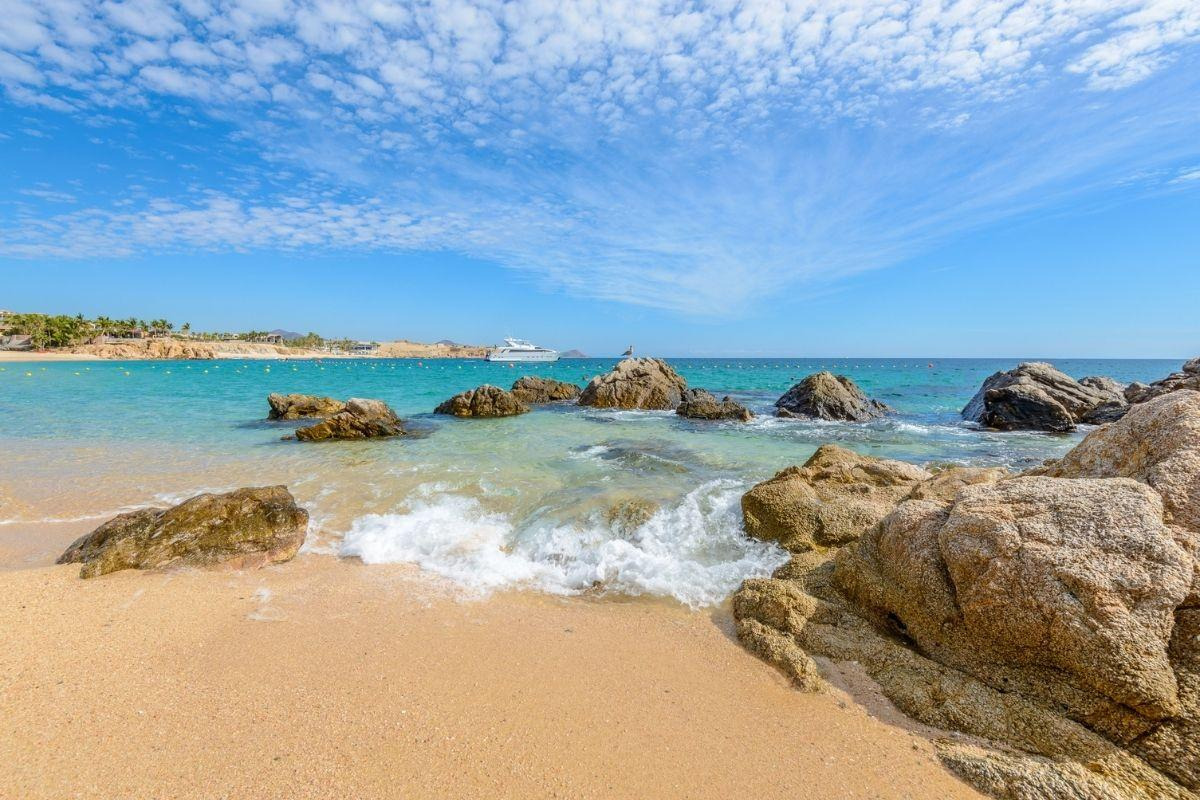 https://mdw-travel-data-us-east-1.s3.amazonaws.com/img/country/Mexico/Chileno-Beach/img_02.jpg