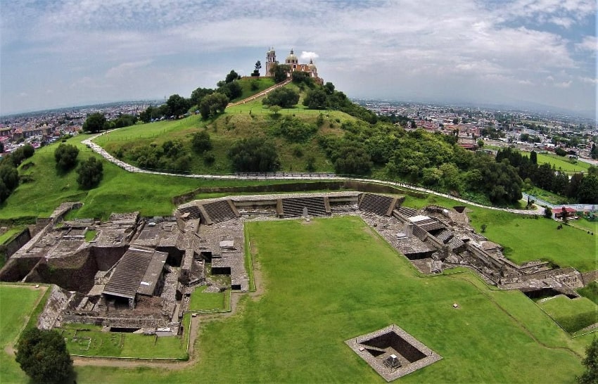 https://mdw-travel-data-us-east-1.s3.amazonaws.com/img/country/Mexico/Cholula-Pyramid/img_03.jpg