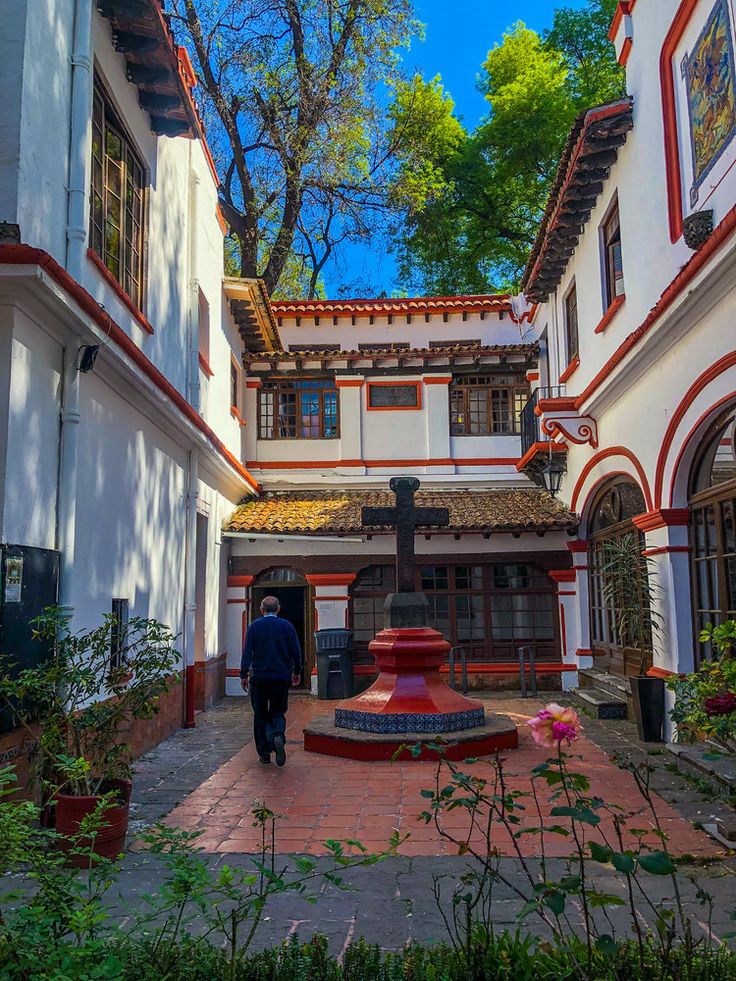 https://mdw-travel-data-us-east-1.s3.amazonaws.com/img/country/Mexico/Coyoacan/img_02.jpg