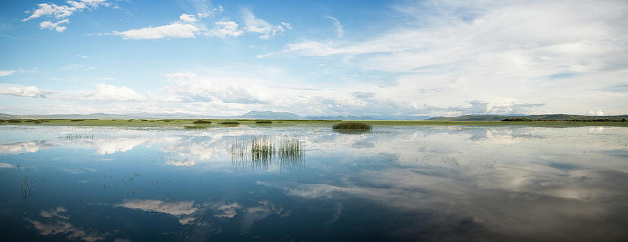 https://mdw-travel-data-us-east-1.s3.amazonaws.com/img/country/Mexico/Cuitzeo-Lake/img_01.jpg