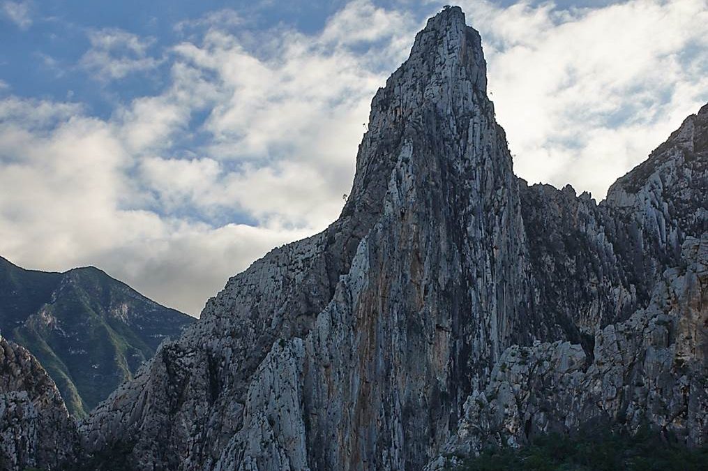 https://mdw-travel-data-us-east-1.s3.amazonaws.com/img/country/Mexico/Cumbres-de-Monterrey-National-Park/img_03.jpg