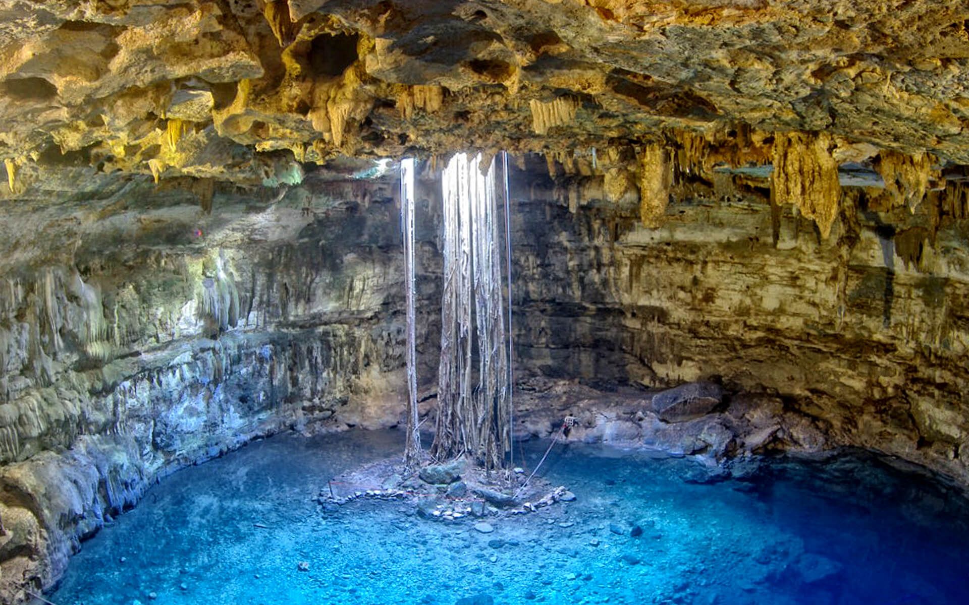 https://mdw-travel-data-us-east-1.s3.amazonaws.com/img/country/Mexico/Dzitnup-Cenote/img_00.jpg
