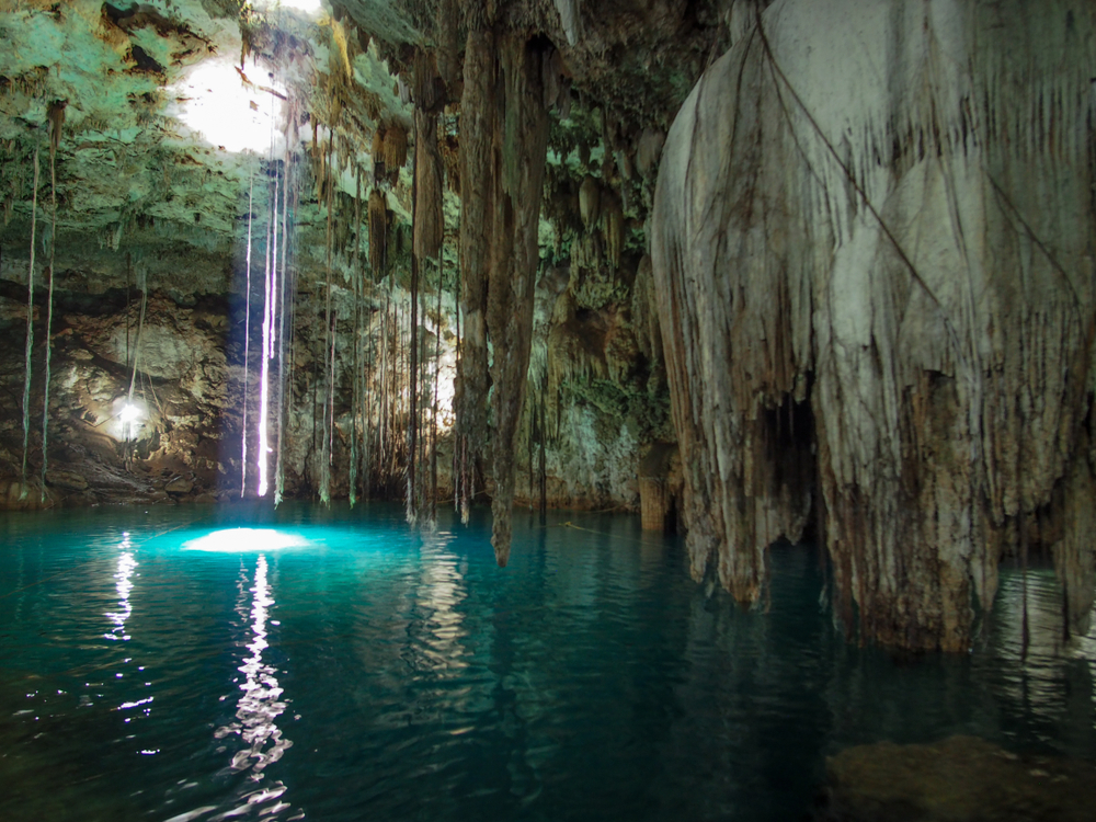 https://mdw-travel-data-us-east-1.s3.amazonaws.com/img/country/Mexico/Dzitnup-Cenote/img_01.jpg