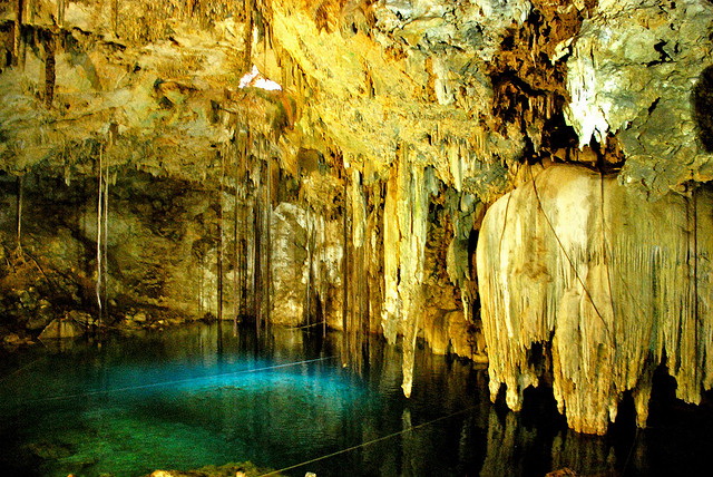 https://mdw-travel-data-us-east-1.s3.amazonaws.com/img/country/Mexico/Dzitnup-Cenote/img_02.jpg