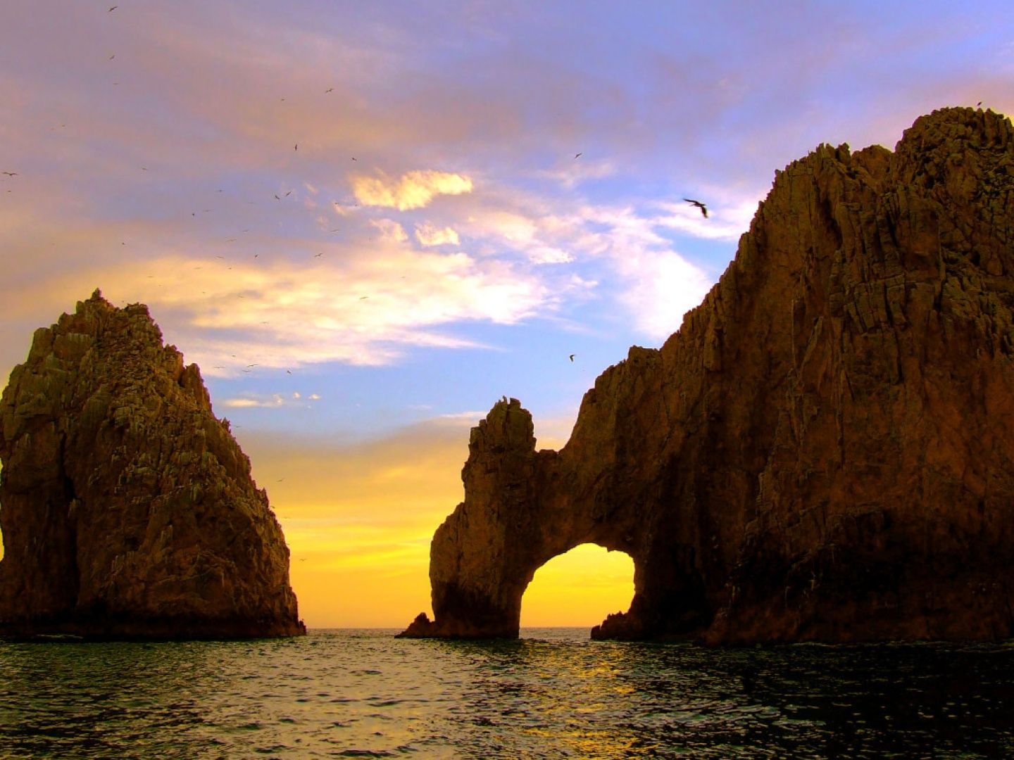https://mdw-travel-data-us-east-1.s3.amazonaws.com/img/country/Mexico/El-Arco-de-Cabo-San-Lucas/img_01.jpg
