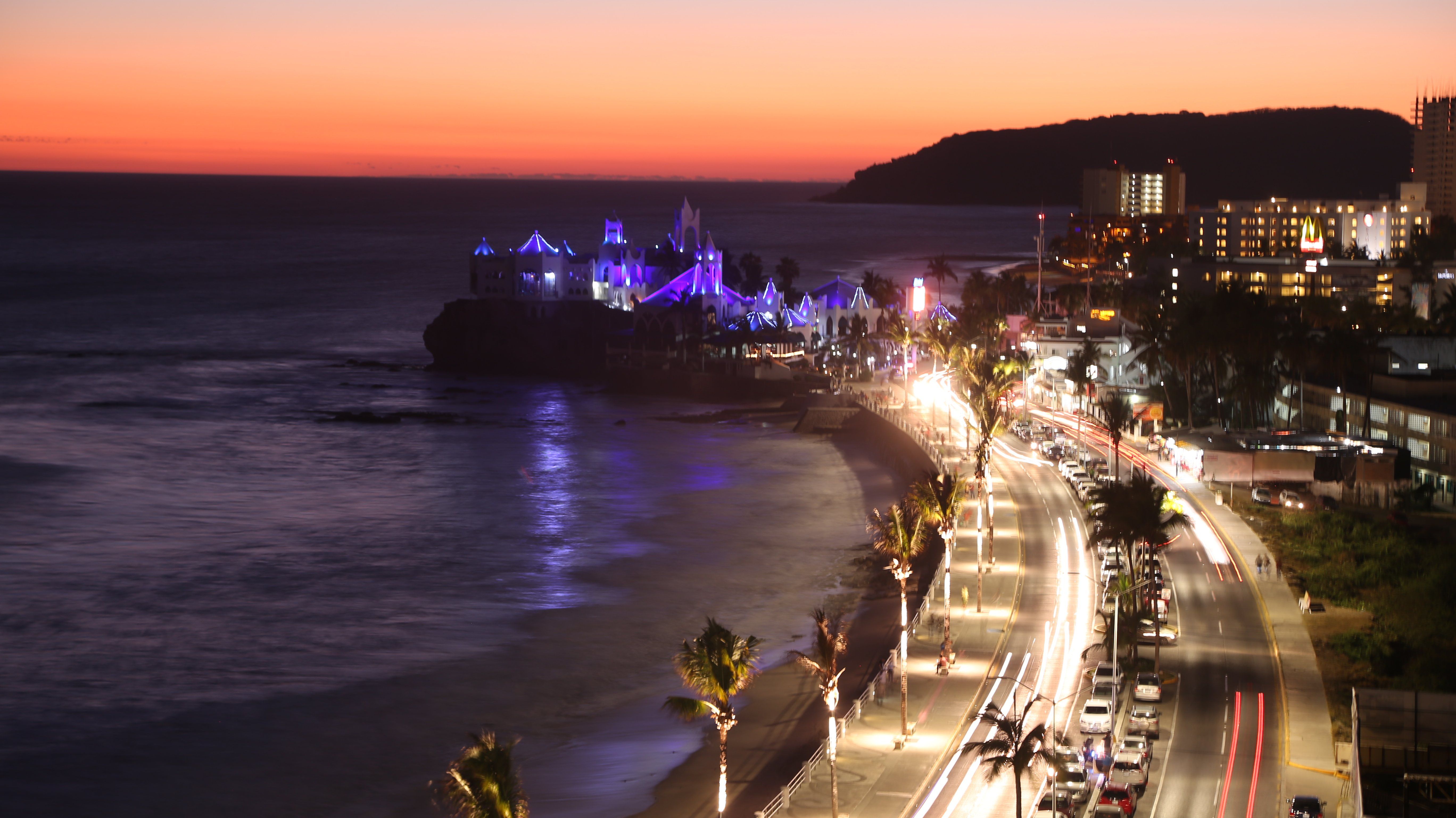 https://mdw-travel-data-us-east-1.s3.amazonaws.com/img/country/Mexico/El-Malecon/img_03.jpg