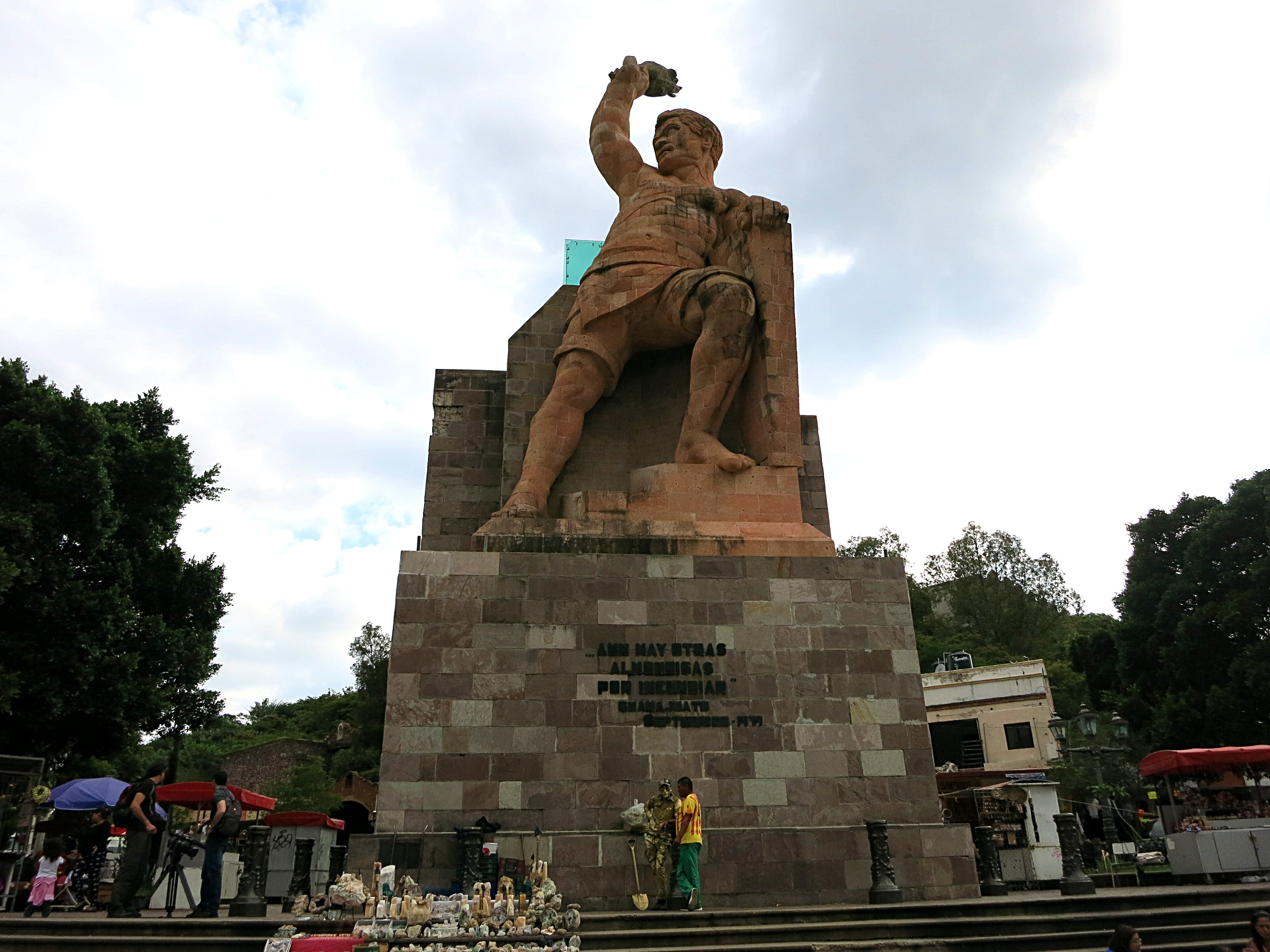 https://mdw-travel-data-us-east-1.s3.amazonaws.com/img/country/Mexico/El-Pipila-Monument/img_00.jpg