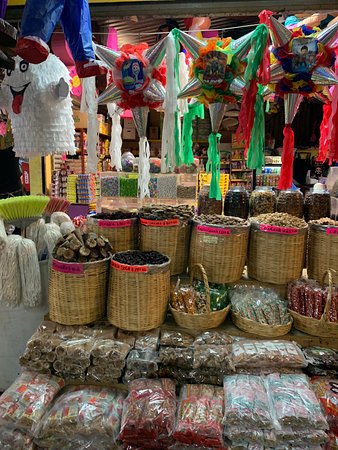 https://mdw-travel-data-us-east-1.s3.amazonaws.com/img/country/Mexico/El-Popo-Market/img_01.jpg