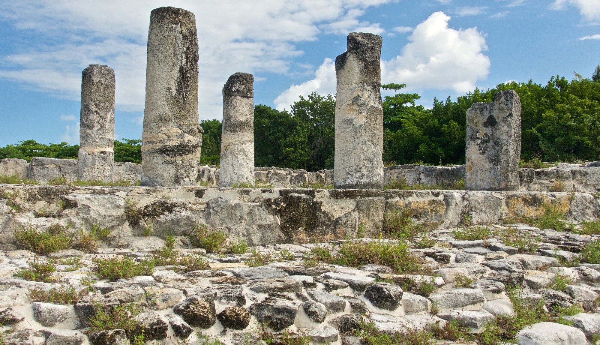 https://mdw-travel-data-us-east-1.s3.amazonaws.com/img/country/Mexico/El-Rey-Ruins-Zona-Arqueologica-El-Rey/img_01.jpg