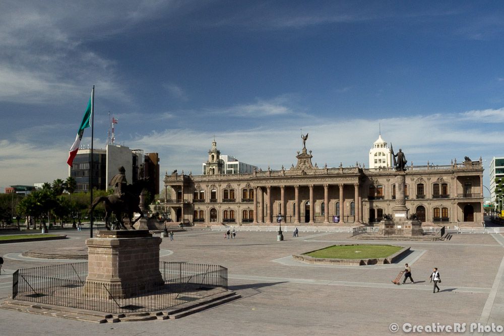 https://mdw-travel-data-us-east-1.s3.amazonaws.com/img/country/Mexico/Explanada-de-los-Heroes/img_03.jpg