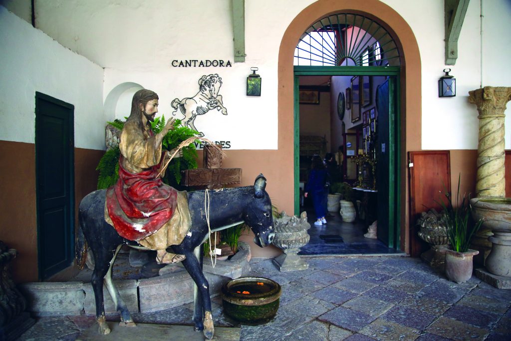 https://mdw-travel-data-us-east-1.s3.amazonaws.com/img/country/Mexico/Fabrica-La-Aurora/img_02.jpg