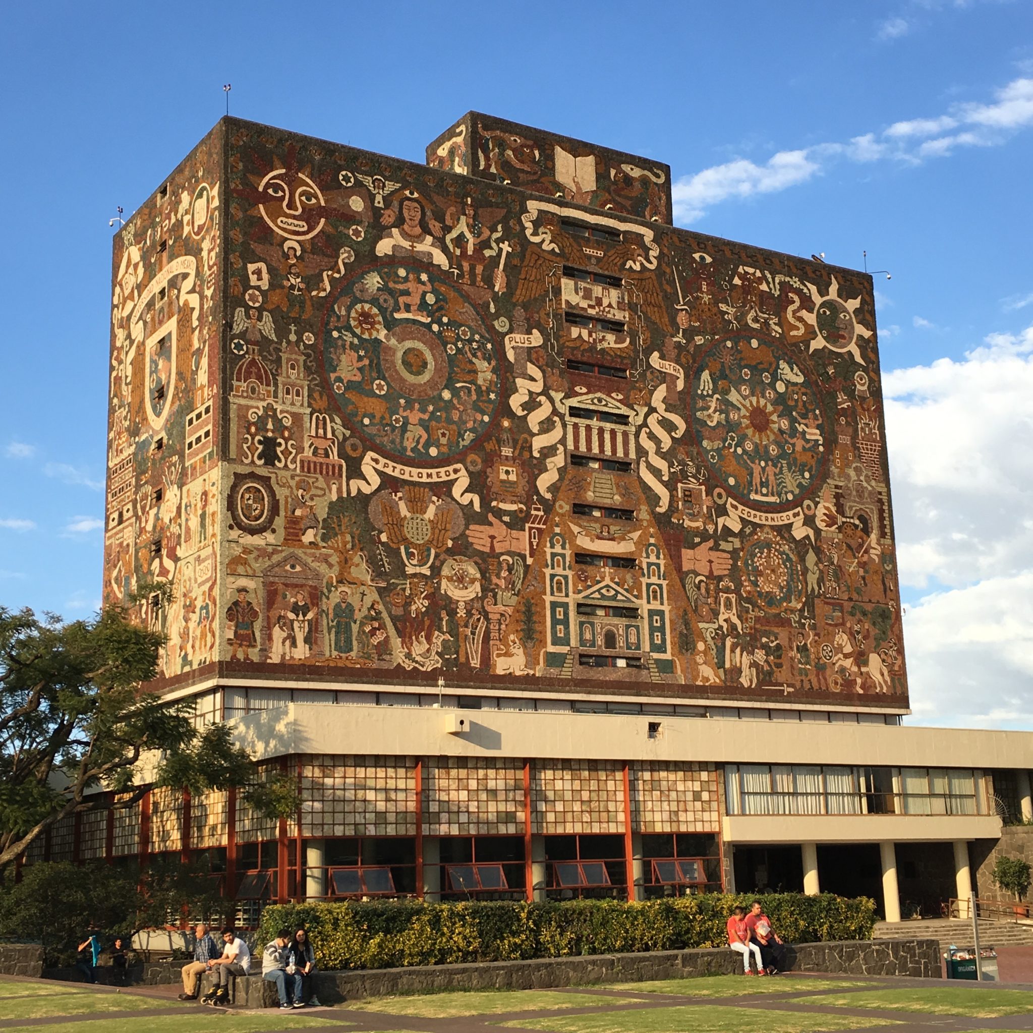 https://mdw-travel-data-us-east-1.s3.amazonaws.com/img/country/Mexico/Frida-Kahlo-Museum/img_01.jpg