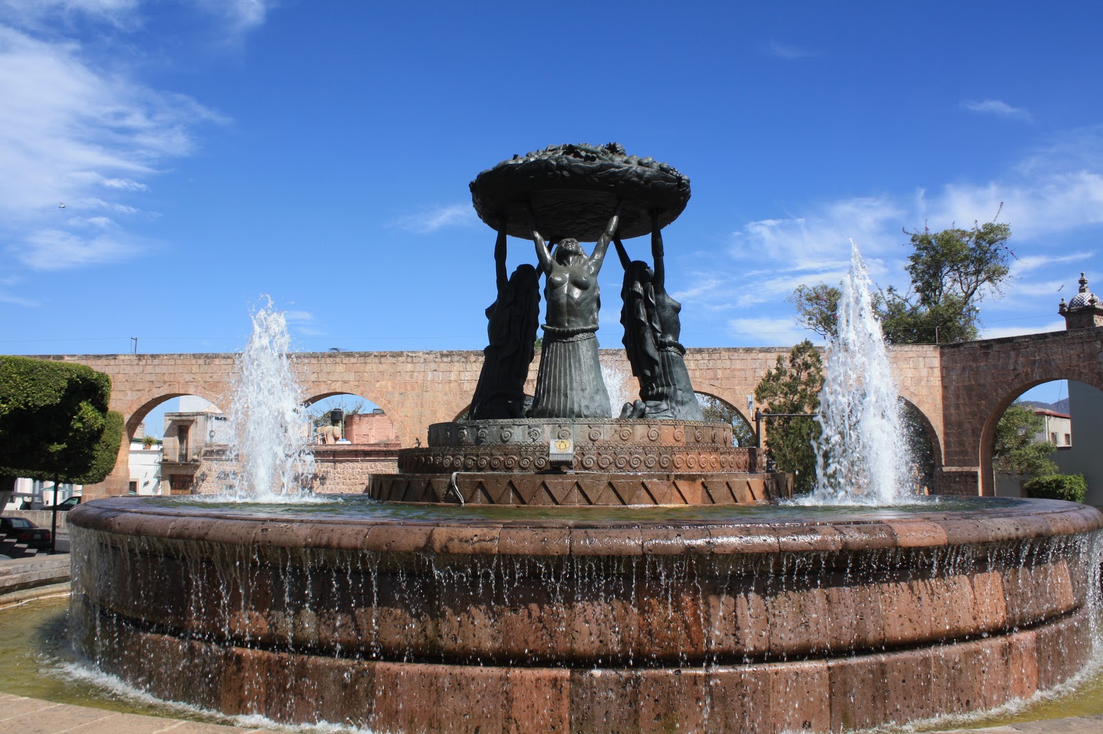https://mdw-travel-data-us-east-1.s3.amazonaws.com/img/country/Mexico/Fuente-de-las-Tarascas/img_01.jpg