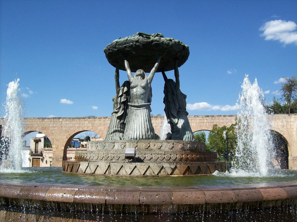 https://mdw-travel-data-us-east-1.s3.amazonaws.com/img/country/Mexico/Fuente-de-las-Tarascas/img_03.jpg