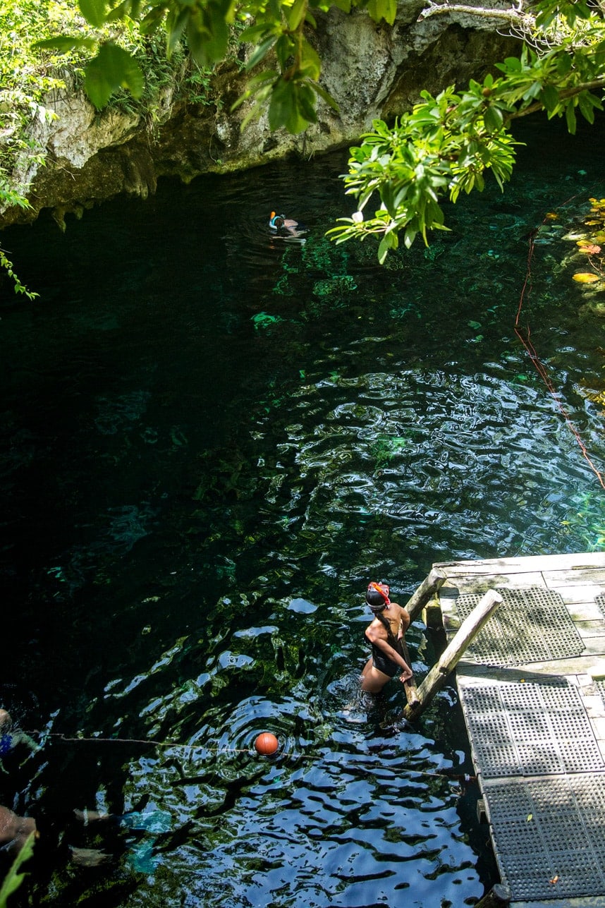 https://mdw-travel-data-us-east-1.s3.amazonaws.com/img/country/Mexico/Gran-Cenote/img_00.jpg