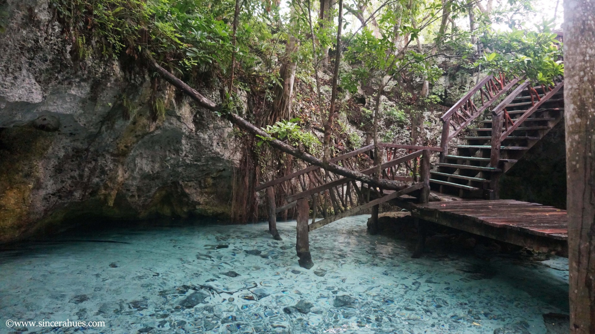 https://mdw-travel-data-us-east-1.s3.amazonaws.com/img/country/Mexico/Gran-Cenote/img_02.jpg