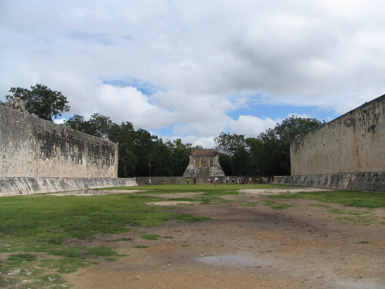 https://mdw-travel-data-us-east-1.s3.amazonaws.com/img/country/Mexico/Great-Ball-Court/img_03.jpg