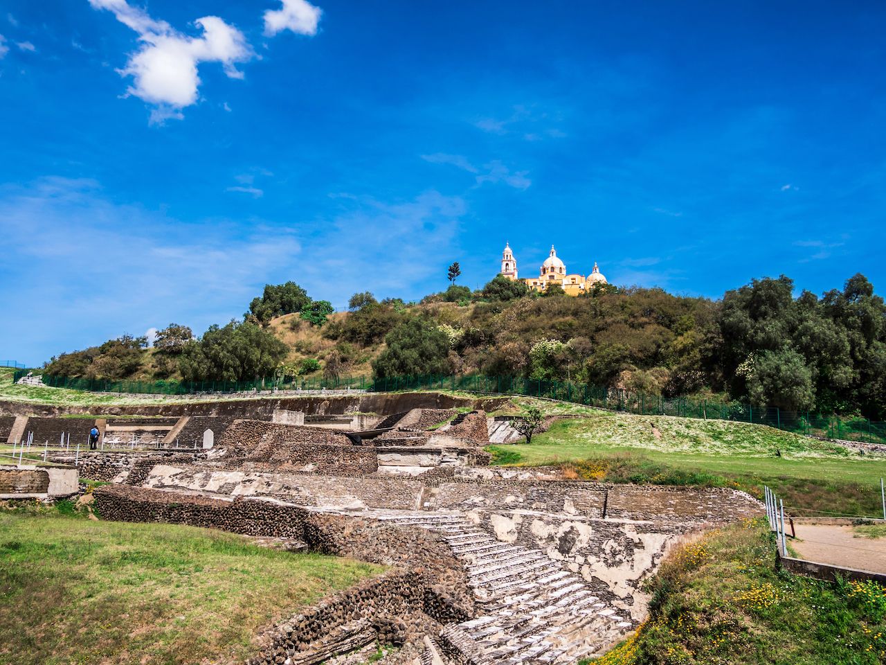 https://mdw-travel-data-us-east-1.s3.amazonaws.com/img/country/Mexico/Great-Pyramid-of-Cholula/img_01.jpg