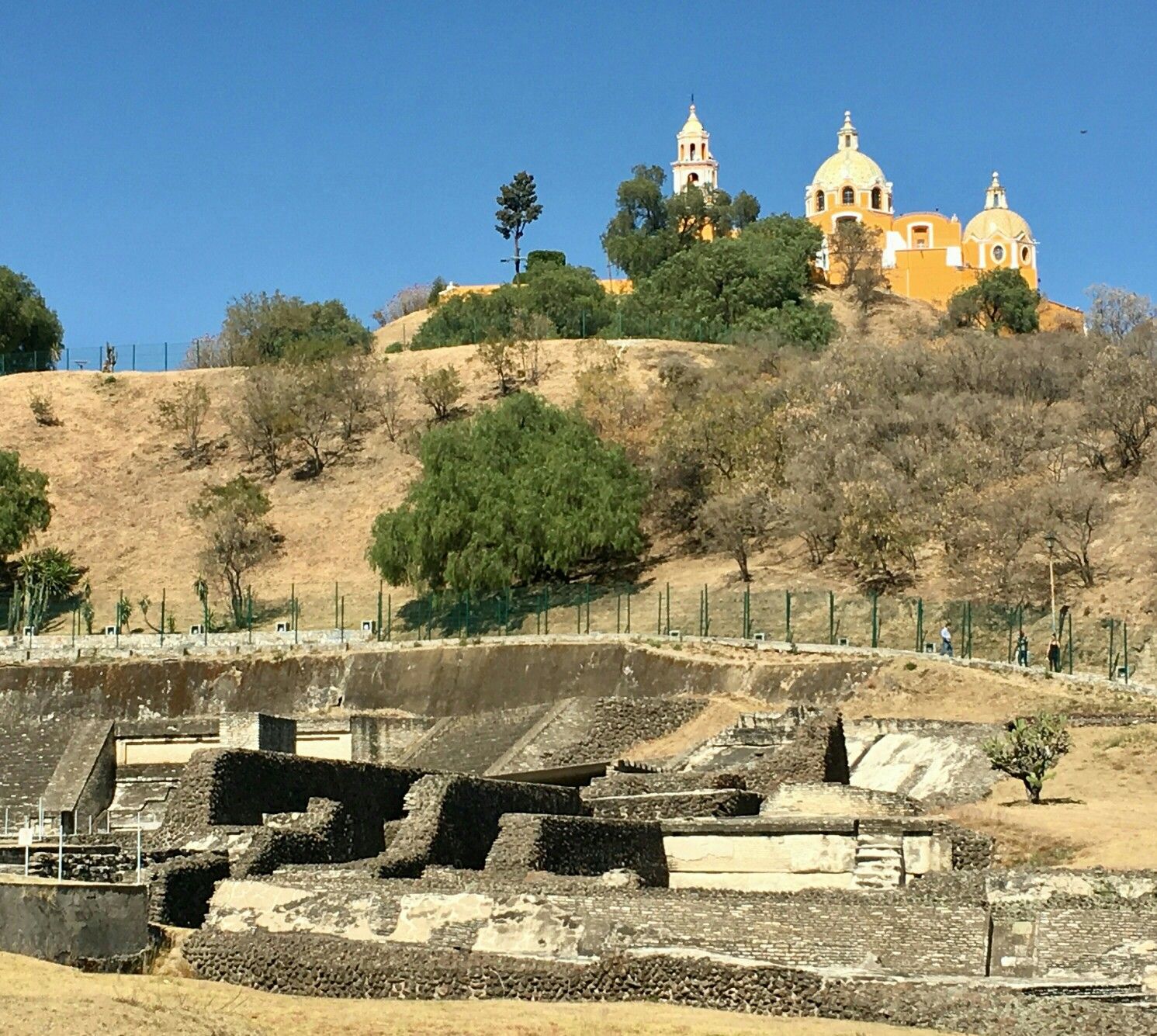 https://mdw-travel-data-us-east-1.s3.amazonaws.com/img/country/Mexico/Great-Pyramid-of-Cholula/img_03.jpg