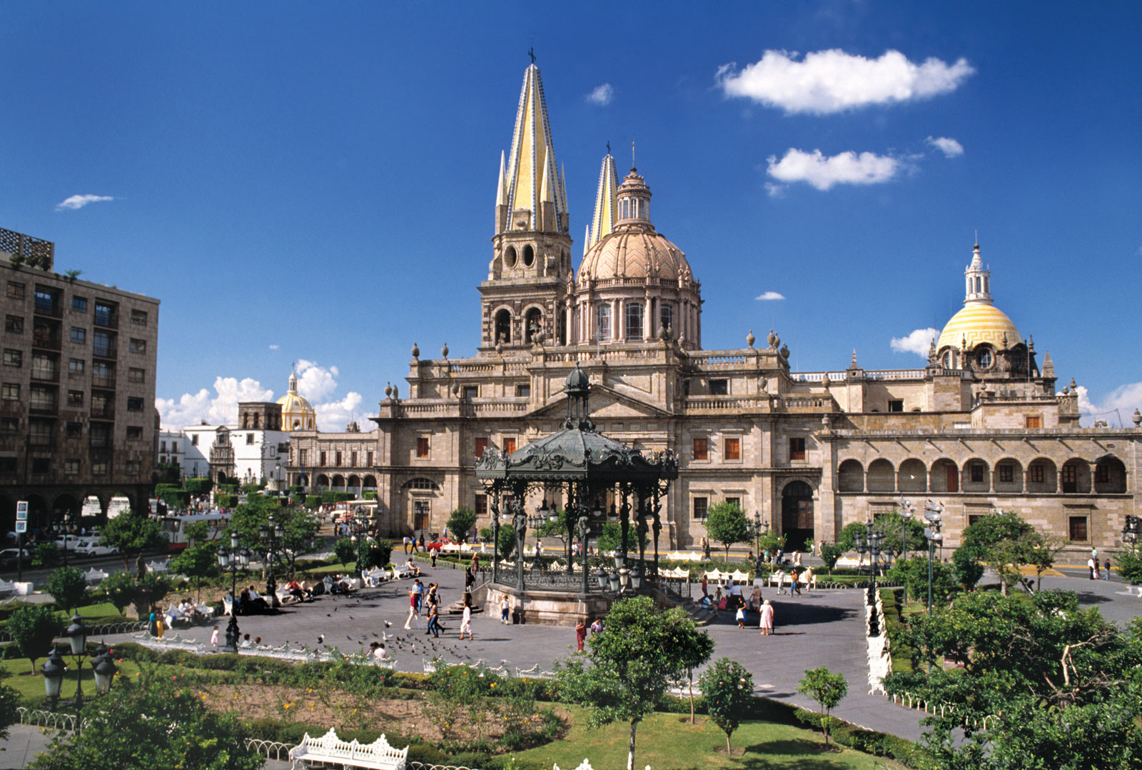 https://mdw-travel-data-us-east-1.s3.amazonaws.com/img/country/Mexico/Guadalajara-Cathedral/img_01.jpg
