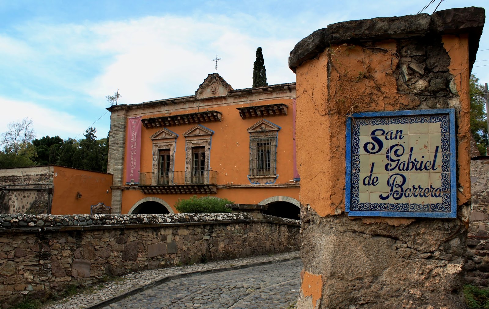 https://mdw-travel-data-us-east-1.s3.amazonaws.com/img/country/Mexico/Hacienda-San-Gabriel-de-Barrera/img_01.jpg