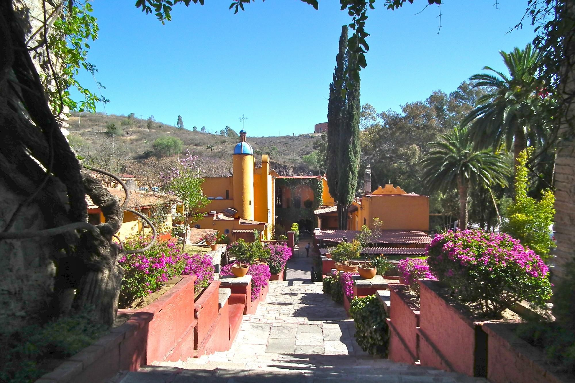 https://mdw-travel-data-us-east-1.s3.amazonaws.com/img/country/Mexico/Hacienda-San-Gabriel-de-Barrera/img_03.jpg