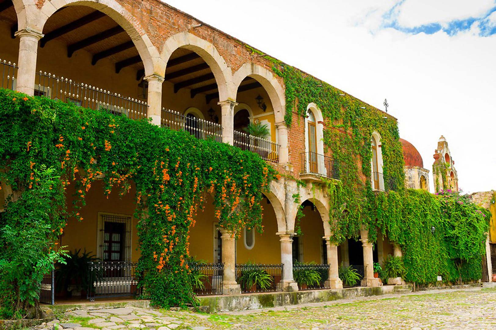 https://mdw-travel-data-us-east-1.s3.amazonaws.com/img/country/Mexico/Hacienda-de-San-Jose-del-Camargo/img_02.jpg