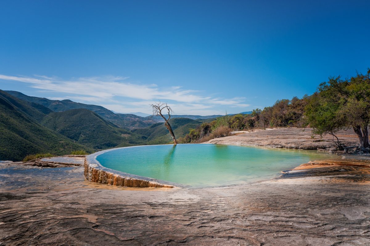 https://mdw-travel-data-us-east-1.s3.amazonaws.com/img/country/Mexico/Hierve-el-Agua/img_02.jpg