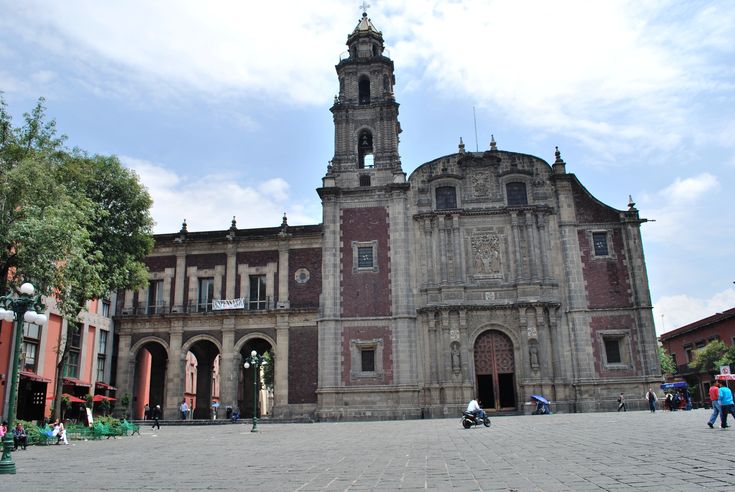 https://mdw-travel-data-us-east-1.s3.amazonaws.com/img/country/Mexico/Iglesia-de-Santo-Domingo/img_03.jpg