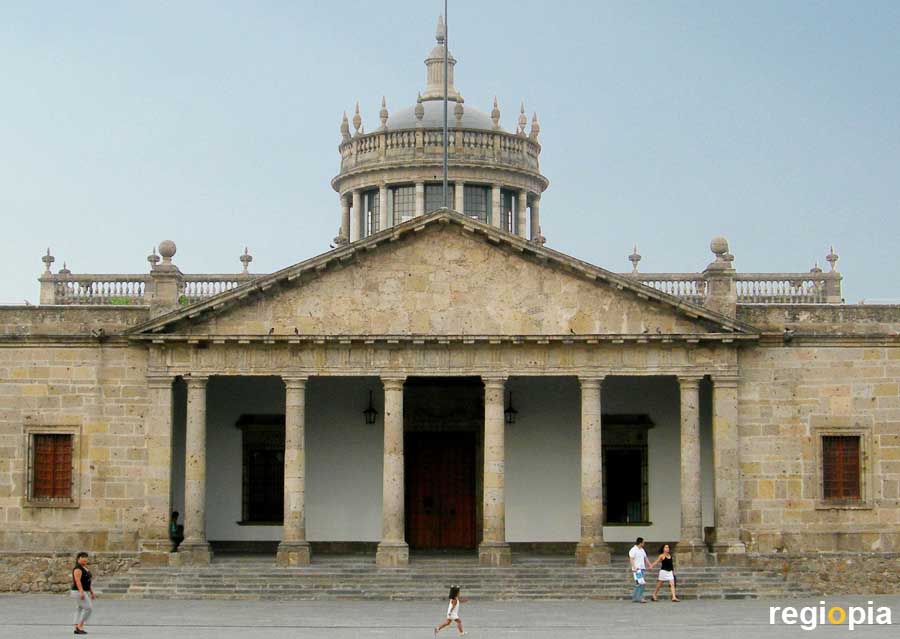 https://mdw-travel-data-us-east-1.s3.amazonaws.com/img/country/Mexico/Instituto-Cultural-de-Cabanas-Rotunda-de-los-Jaliscienses-Ilustres/img_02.jpg