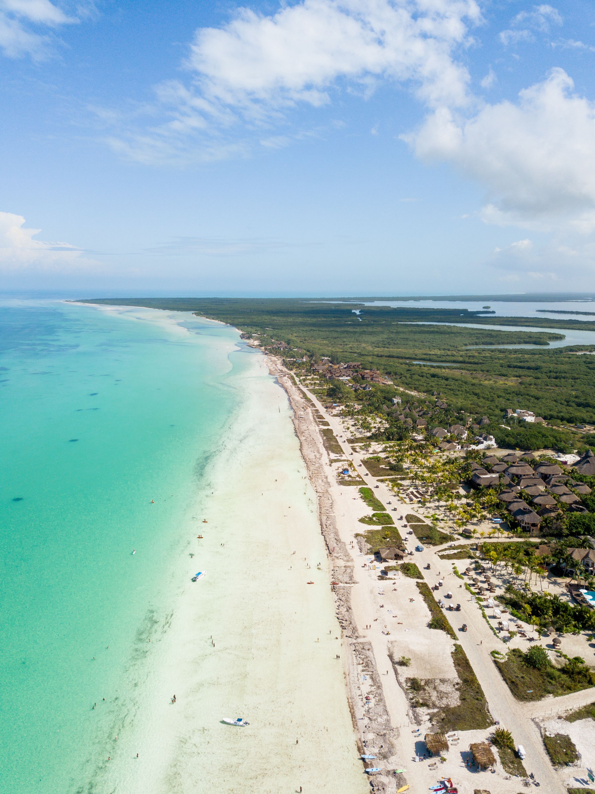 https://mdw-travel-data-us-east-1.s3.amazonaws.com/img/country/Mexico/Isla-Holbox/img_01.jpg