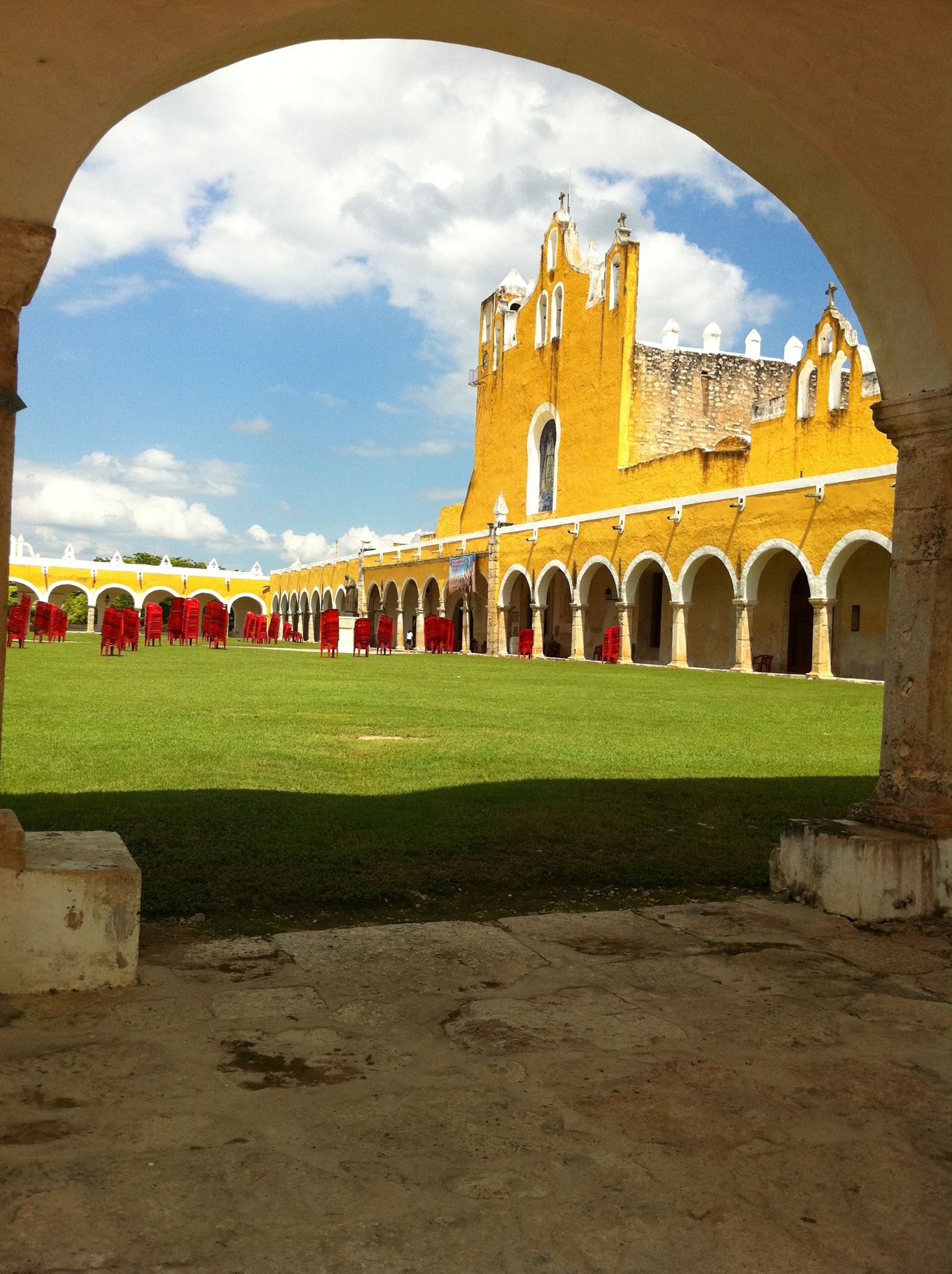 https://mdw-travel-data-us-east-1.s3.amazonaws.com/img/country/Mexico/Izamal/img_02.jpg