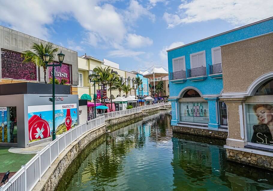 https://mdw-travel-data-us-east-1.s3.amazonaws.com/img/country/Mexico/La-Isla-Shopping-Village/img_02.jpg