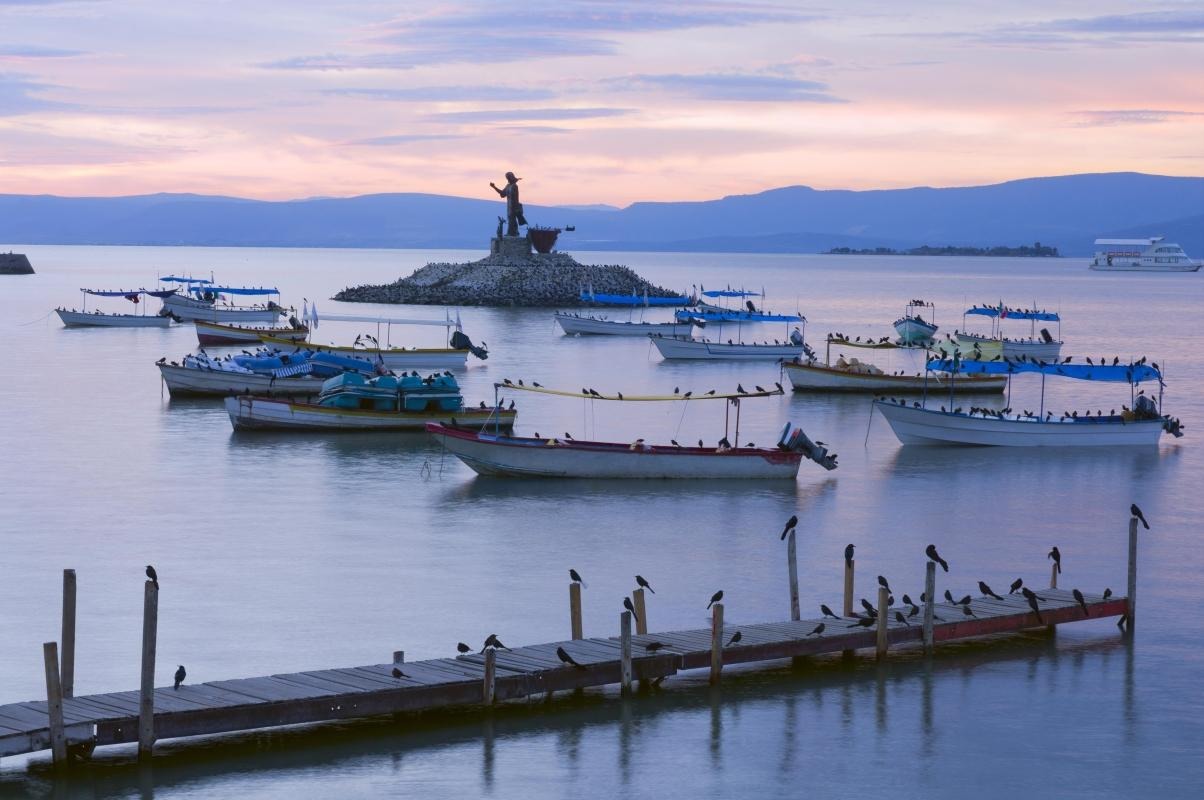 https://mdw-travel-data-us-east-1.s3.amazonaws.com/img/country/Mexico/Lake-Chapala/img_01.jpg
