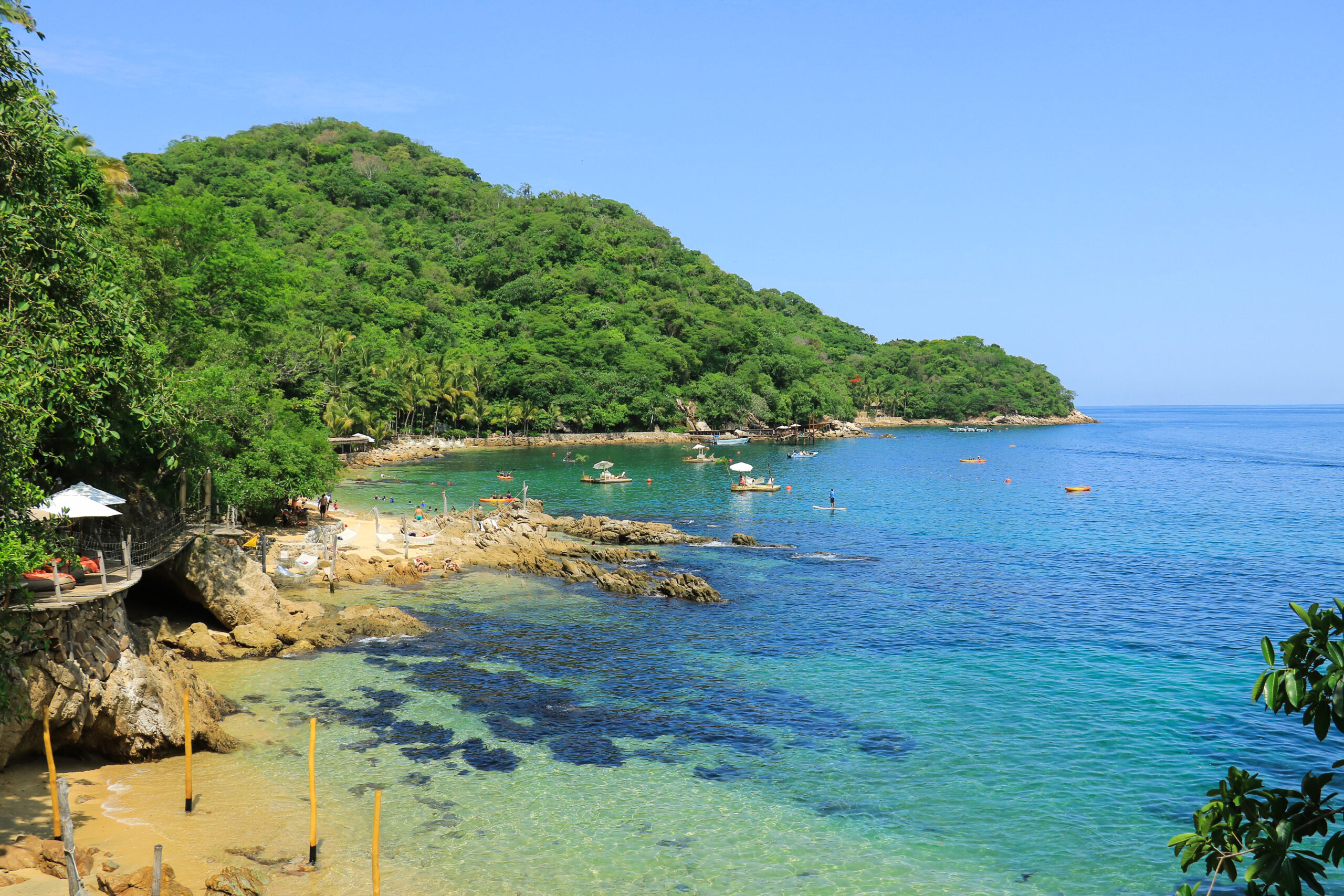 https://mdw-travel-data-us-east-1.s3.amazonaws.com/img/country/Mexico/Las-Caletas-Beach-Hideaway/img_02.jpg