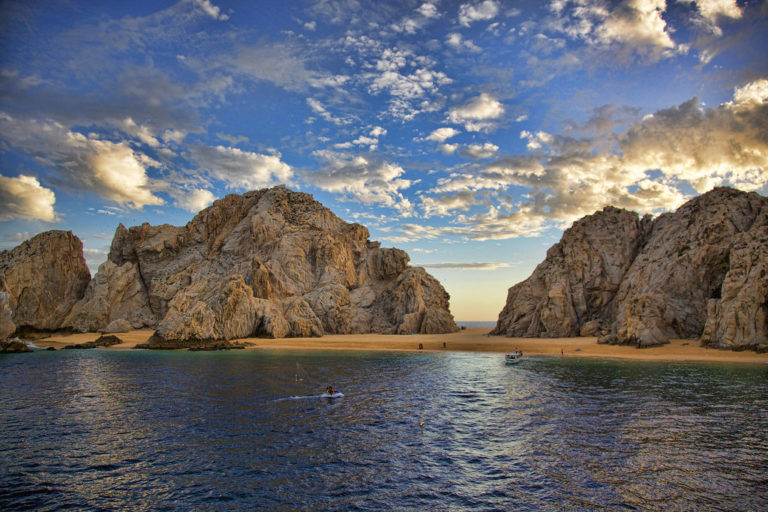 https://mdw-travel-data-us-east-1.s3.amazonaws.com/img/country/Mexico/Lovers-Beach/img_03.jpg