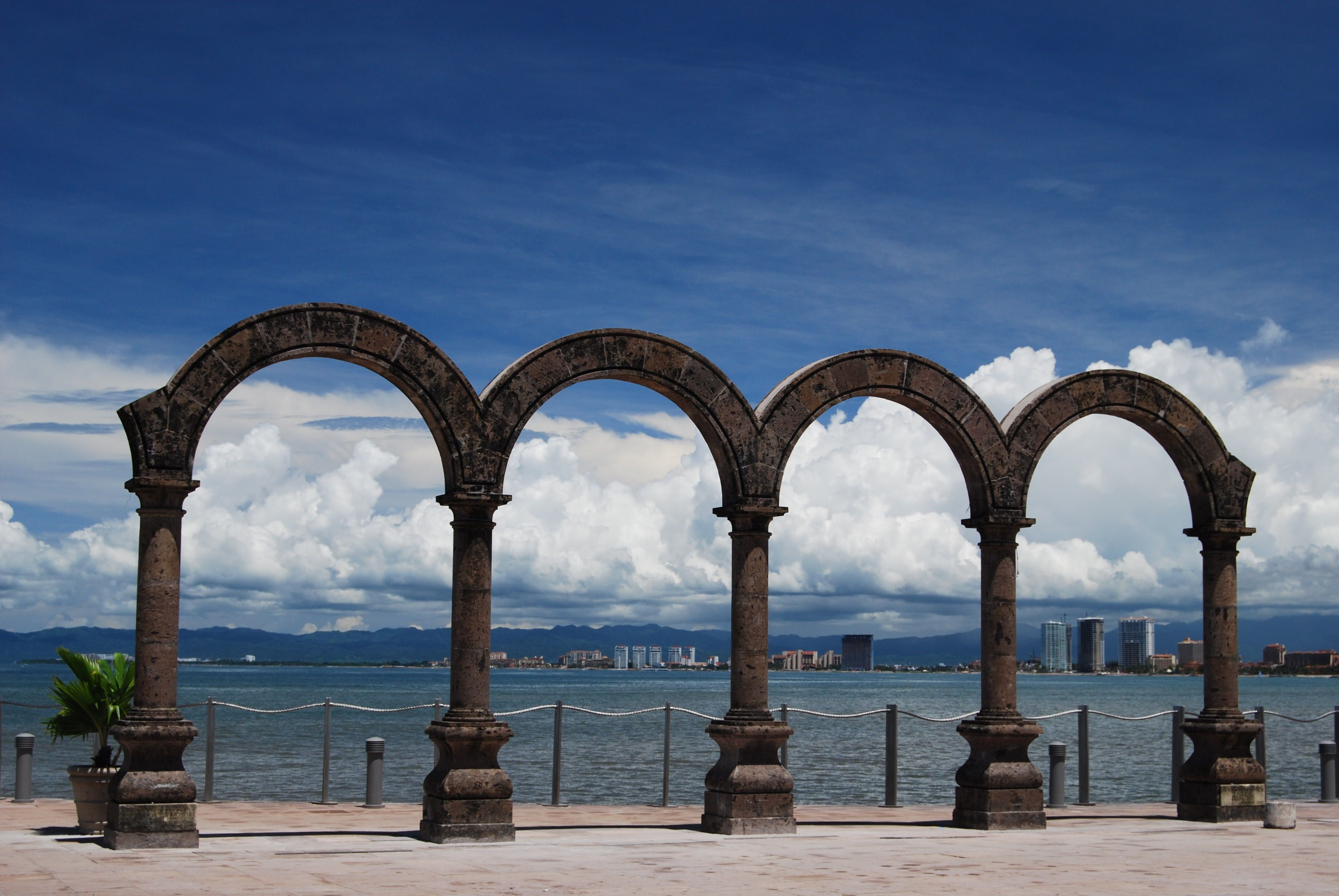 https://mdw-travel-data-us-east-1.s3.amazonaws.com/img/country/Mexico/Malecon/img_03.jpg