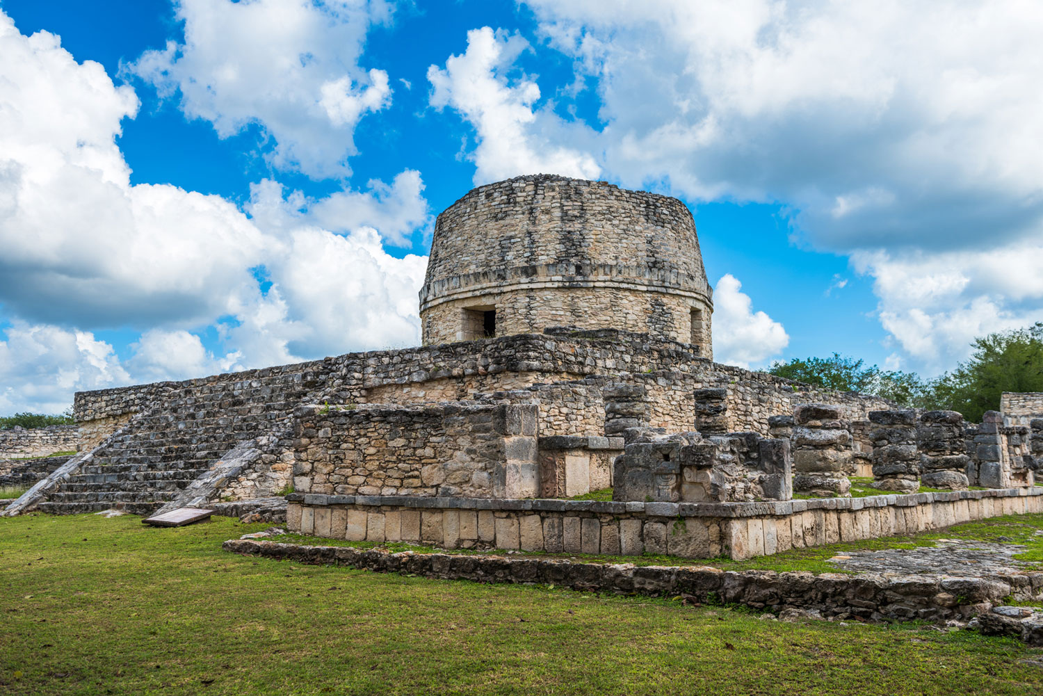 https://mdw-travel-data-us-east-1.s3.amazonaws.com/img/country/Mexico/Mayapan/img_02.jpg
