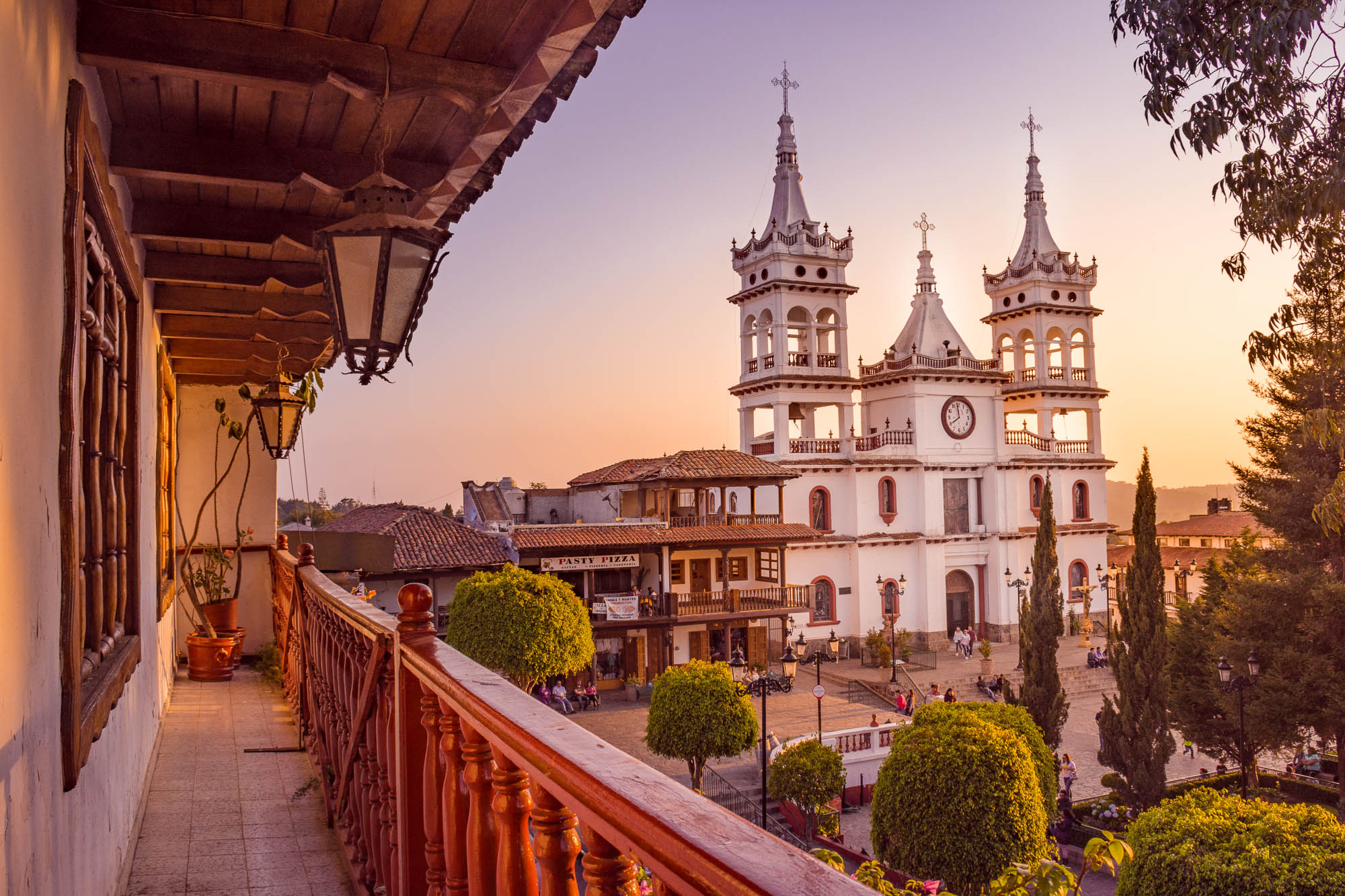 https://mdw-travel-data-us-east-1.s3.amazonaws.com/img/country/Mexico/Mazamitla/img_02.jpg