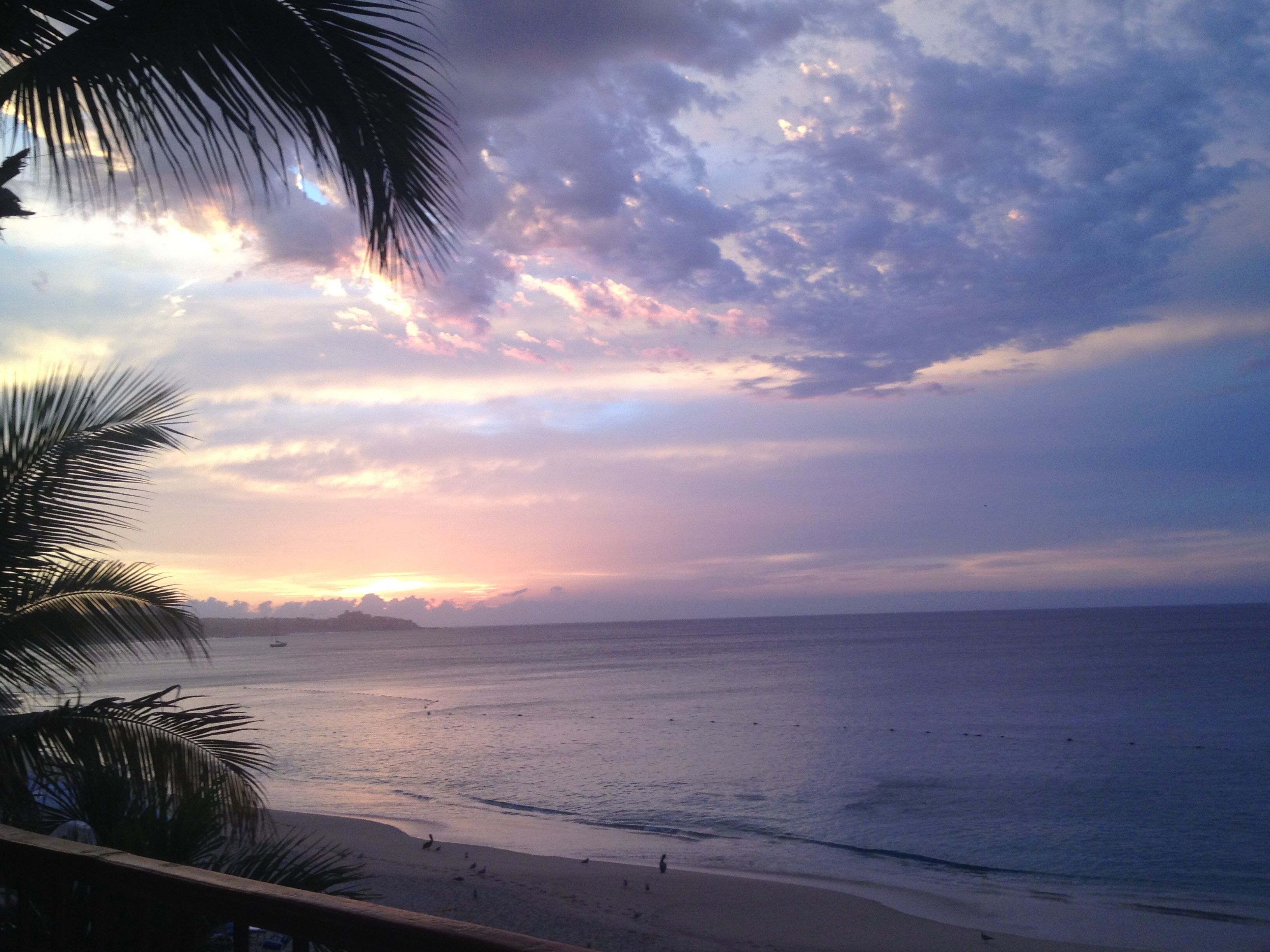 https://mdw-travel-data-us-east-1.s3.amazonaws.com/img/country/Mexico/Medano-Beach/img_03.jpg