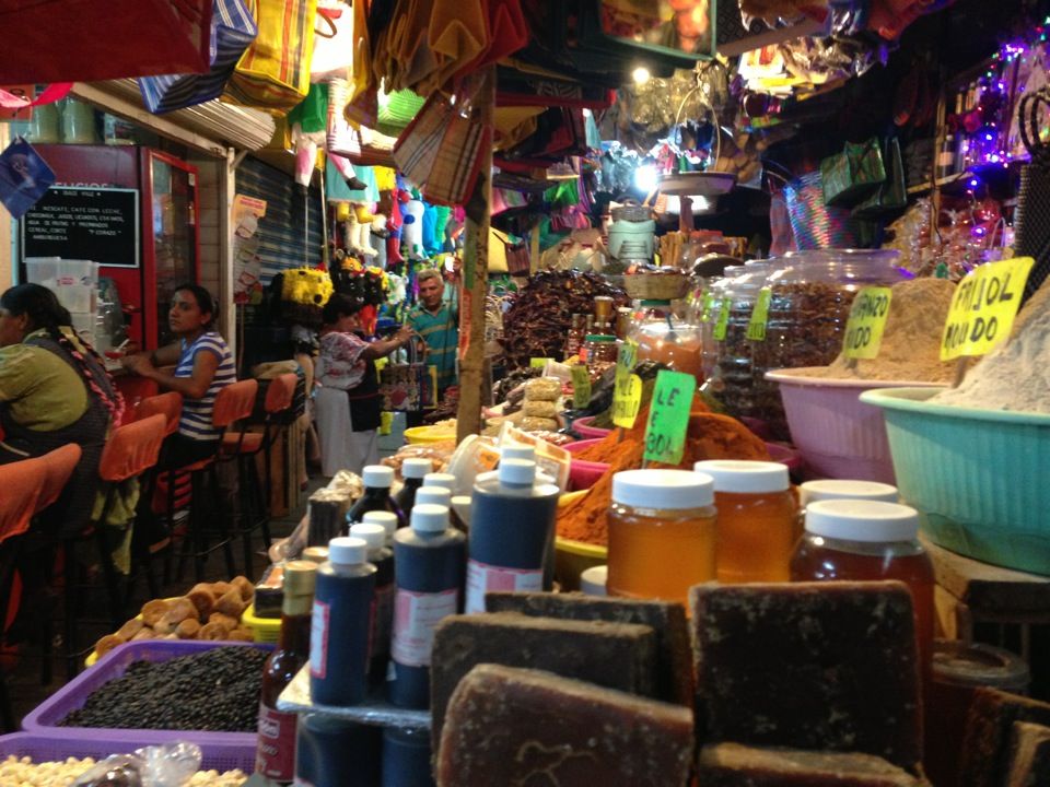 https://mdw-travel-data-us-east-1.s3.amazonaws.com/img/country/Mexico/Mercado-Benito-Juarez/img_02.jpg