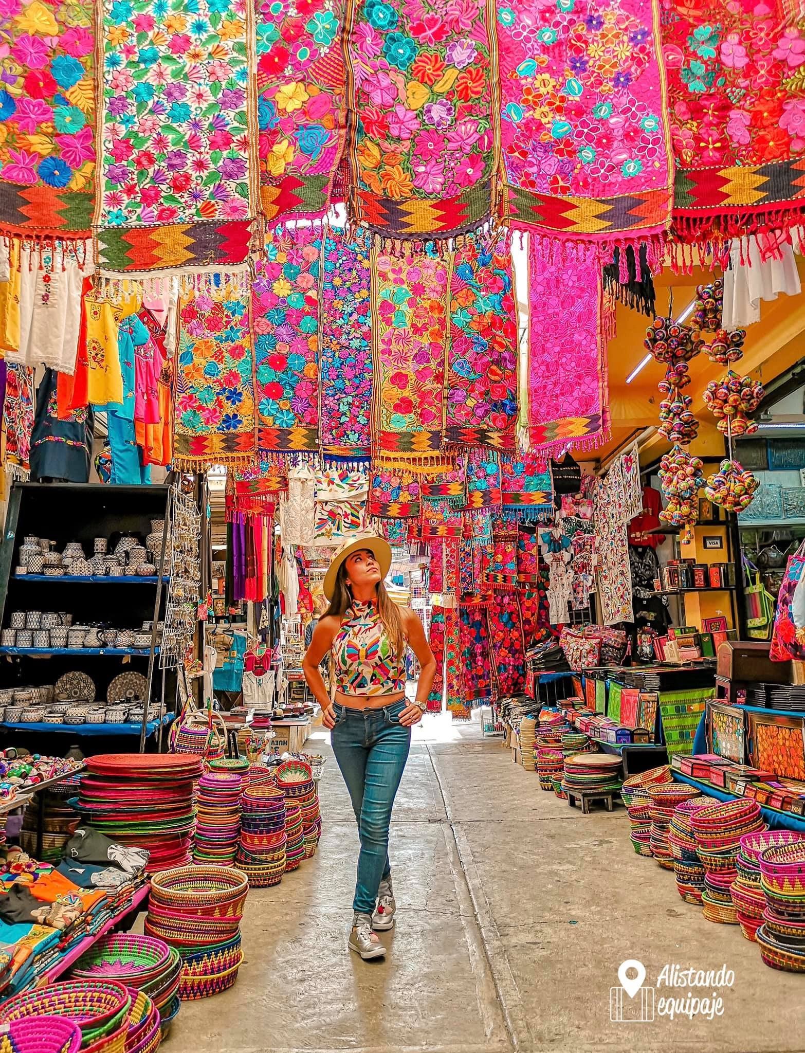 https://mdw-travel-data-us-east-1.s3.amazonaws.com/img/country/Mexico/Mercado-de-Artesanias/img_02.jpg