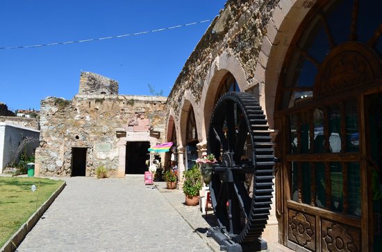 https://mdw-travel-data-us-east-1.s3.amazonaws.com/img/country/Mexico/Mineral-de-la-Valenciana/img_02.jpg