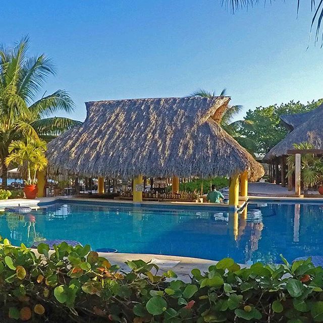 https://mdw-travel-data-us-east-1.s3.amazonaws.com/img/country/Mexico/Mr-Sanchos-Cozumel/img_03.jpg