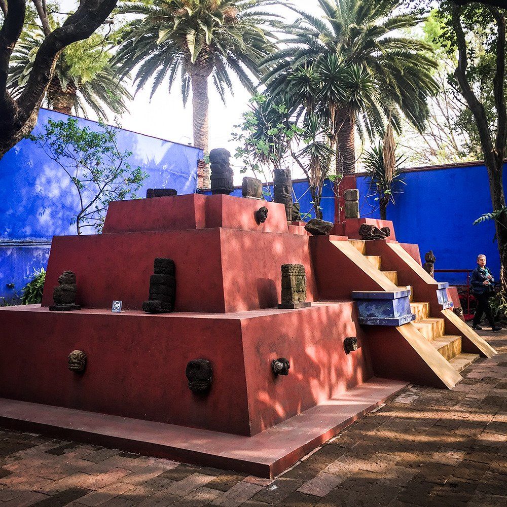 https://mdw-travel-data-us-east-1.s3.amazonaws.com/img/country/Mexico/Museo-Frida-Kahlo/img_02.jpg