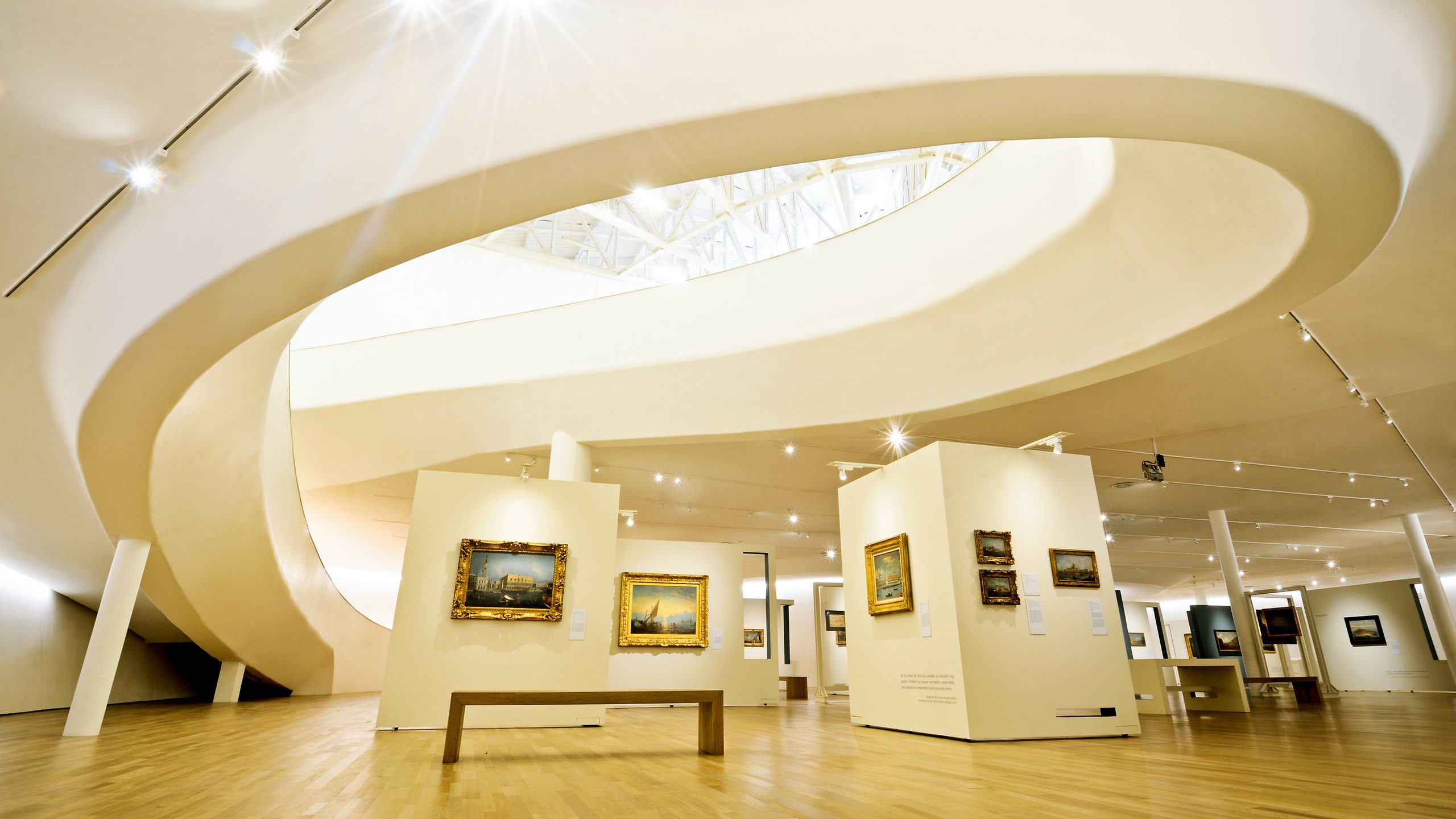 https://mdw-travel-data-us-east-1.s3.amazonaws.com/img/country/Mexico/Museo-Soumaya/img_02.jpg