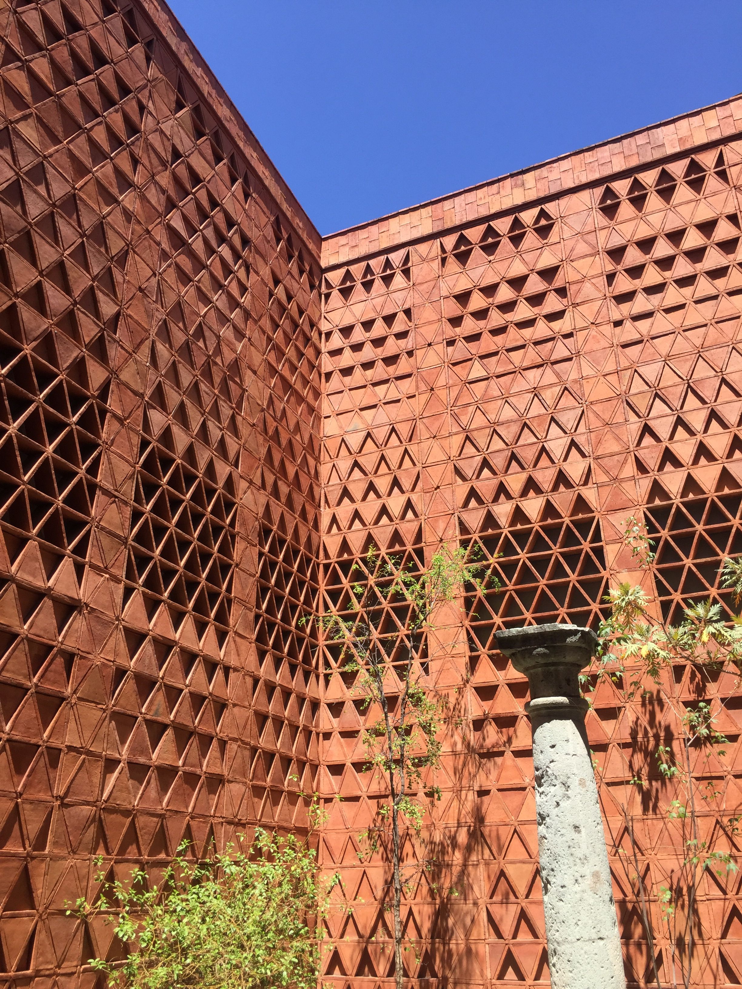 https://mdw-travel-data-us-east-1.s3.amazonaws.com/img/country/Mexico/Museo-Textil-de-Oaxaca/img_00.jpg