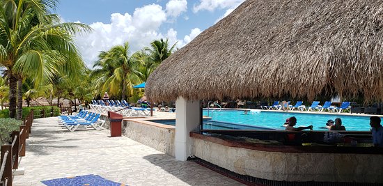 https://mdw-travel-data-us-east-1.s3.amazonaws.com/img/country/Mexico/Nachi-Cocom-Beach-Club-and-Water-Sport-Center/img_00.jpg